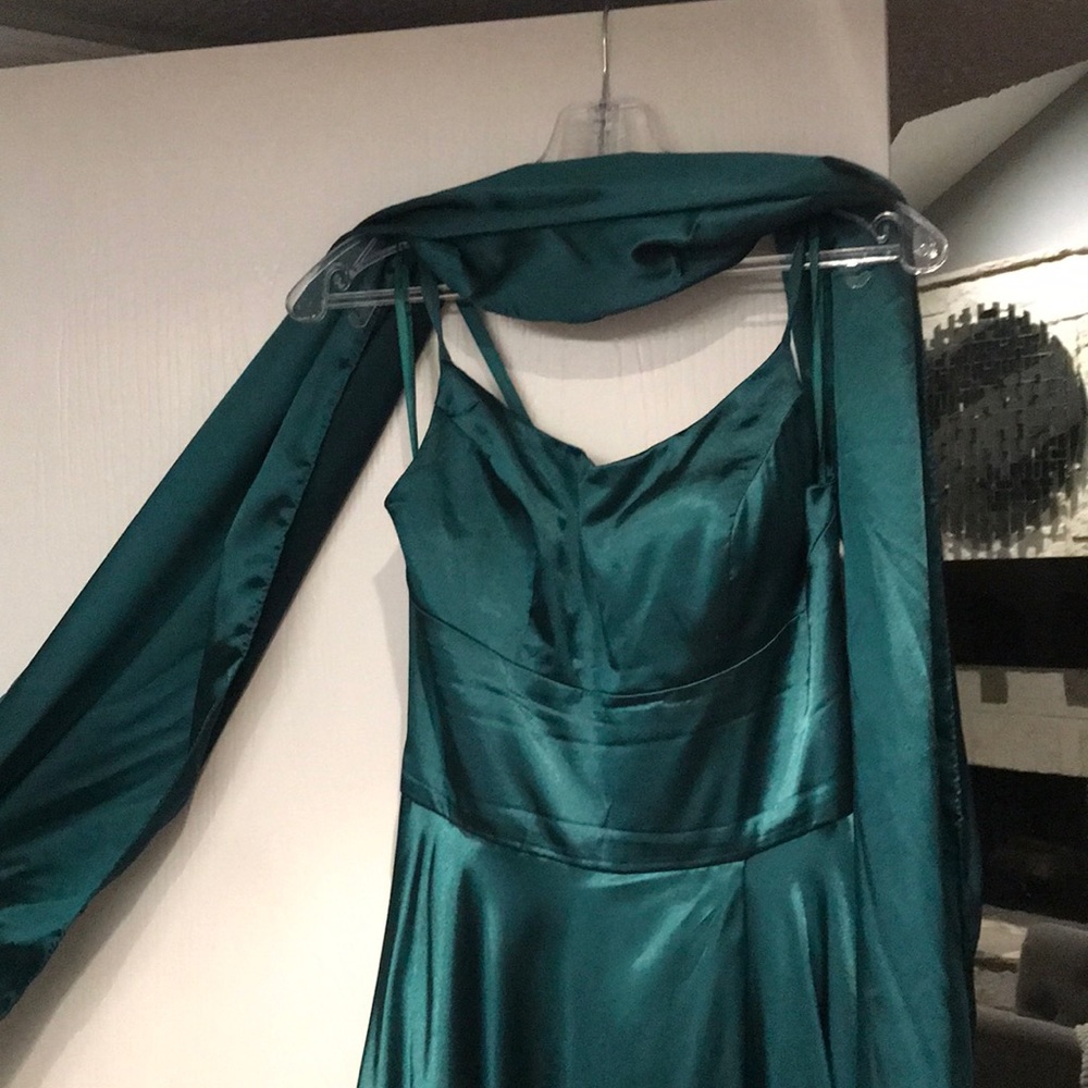 Long emerald dress. - Picture 4 of 4